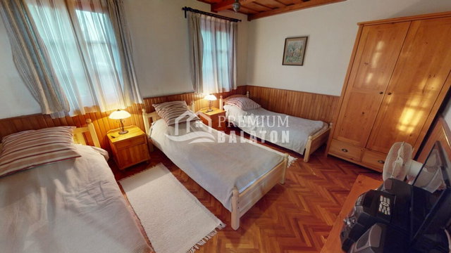 Eladó családi ház, Balatonfenyvesen 158 M Ft, 5 szobás