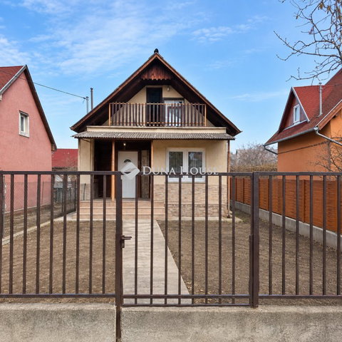 Eladó nyaraló, Tóalmáson 30 M Ft, 2 szobás