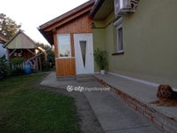 Eladó családi ház, Majson 20 M Ft, 2 szobás