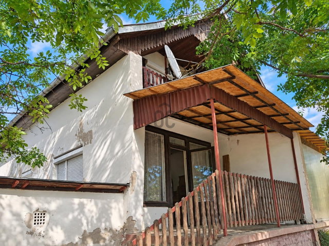 Eladó ikerház, Cegléden 21.9 M Ft, 2 szobás