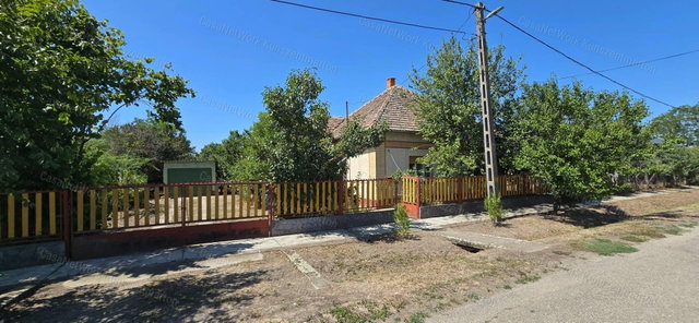 Eladó családi ház, Szelevényen 15.9 M Ft, 2 szobás