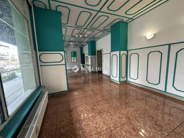 Eladó üzlethelyiség, Dunaújvárosban 50 M Ft