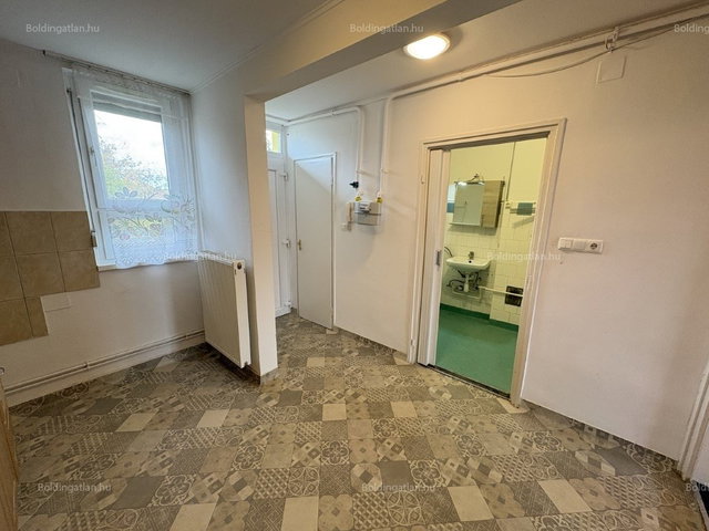 Eladó téglalakás, Kaposváron 25 M Ft, 1 szobás