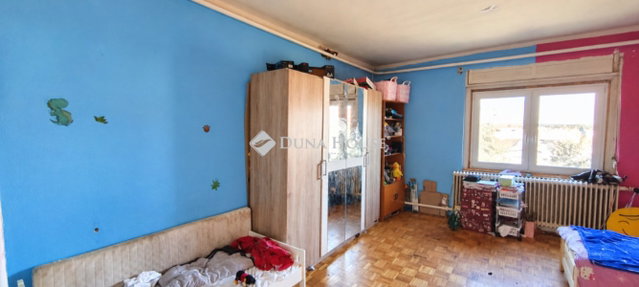 Eladó családi ház, Pécsett 42 M Ft, 4 szobás