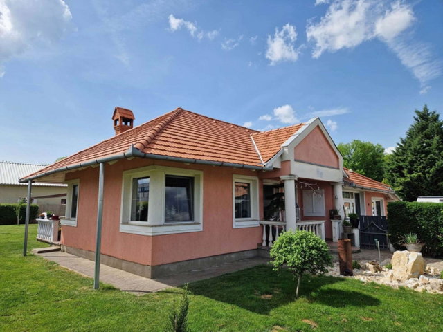 Eladó családi ház, Öreglakon 78.436 M Ft, 2+2 szobás