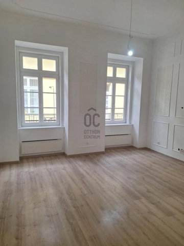 Eladó téglalakás, Budapesten, V. kerületben, Sas utcában