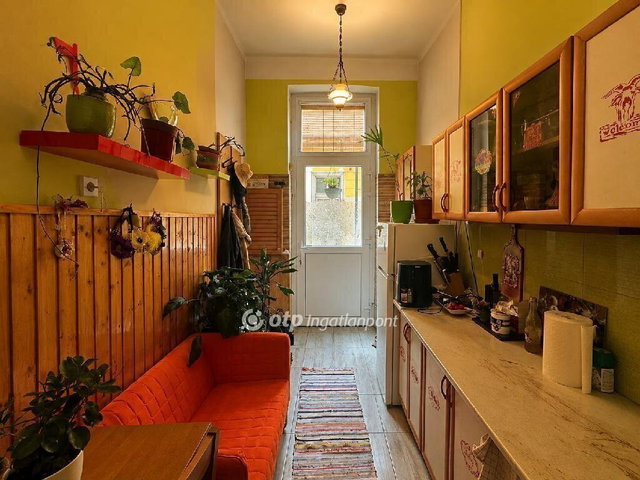 Eladó téglalakás, Budapesten, VI. kerületben 78 M Ft, 2 szobás