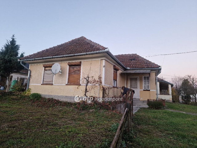Eladó családi ház, Bózsván 35 M Ft, 4 szobás