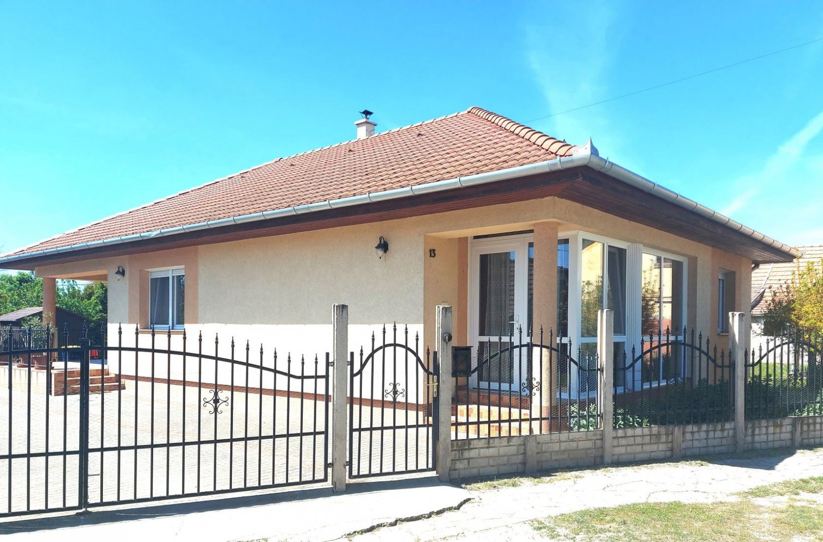 3 bed · 96m² · 64.000.000 ft