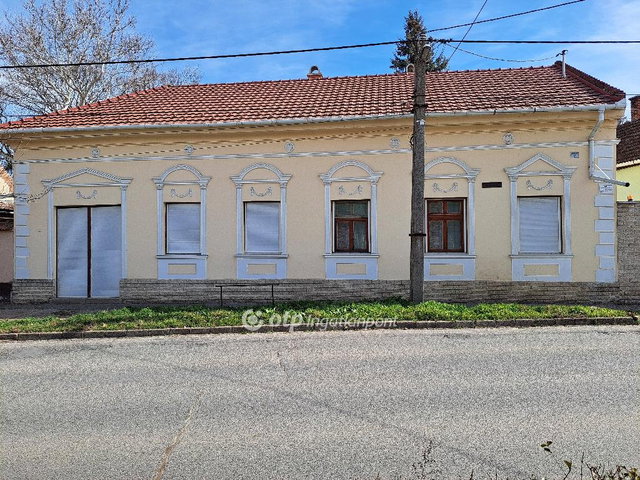 Eladó családi ház, Békésen 59.6 M Ft, 3 szobás