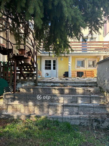Eladó családi ház, Pécsett 89.9 M Ft, 4 szobás