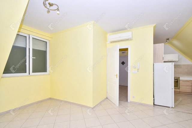Eladó téglalakás, Szegeden 62 M Ft, 3 szobás