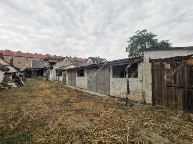 Eladó családi ház, Székesfehérvárott 66 M Ft, 3 szobás