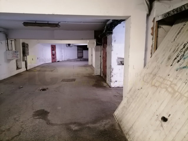 Eladó garázs, Szegeden, Tisza Lajos körúton 15.5 M Ft