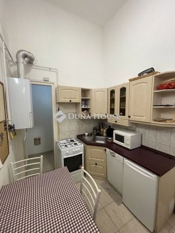 Eladó téglalakás, Budapesten, VI. kerületben 74.5 M Ft, 1 szobás