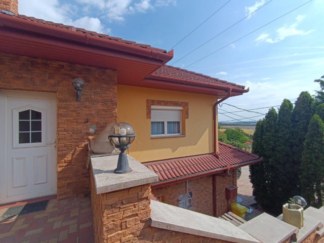 Eladó családi ház, Litéren 159.9 M Ft, 4 szobás