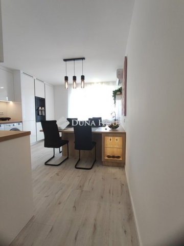 Kiadó téglalakás, albérlet, Pécsett 290 E Ft / hó, 3 szobás
