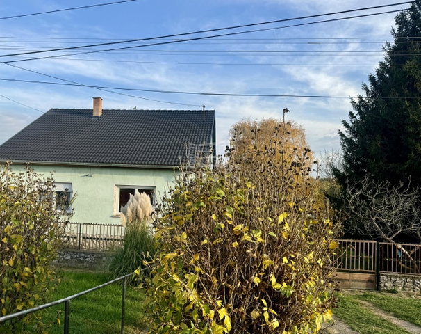 Eladó családi ház, Báron 33.999 M Ft, 6 szobás