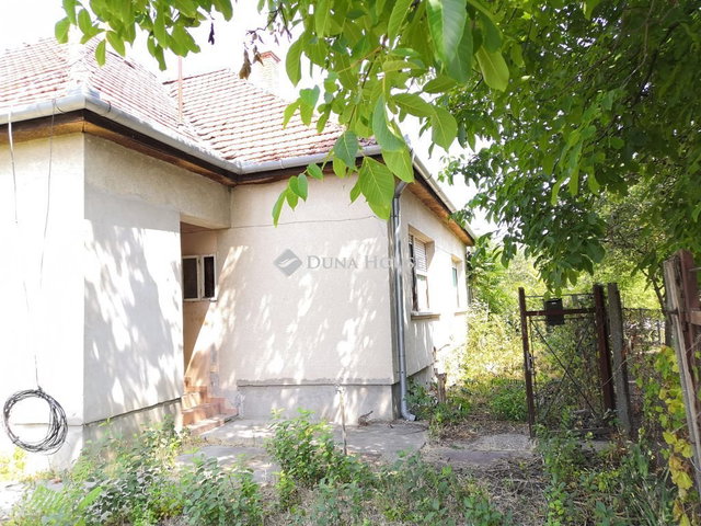 Eladó családi ház, Szabadszálláson 27 M Ft, 5 szobás