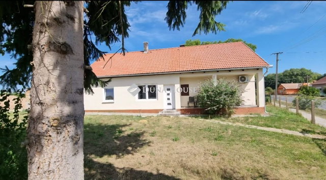 Eladó családi ház, Szabáson 34.538 M Ft, 3 szobás