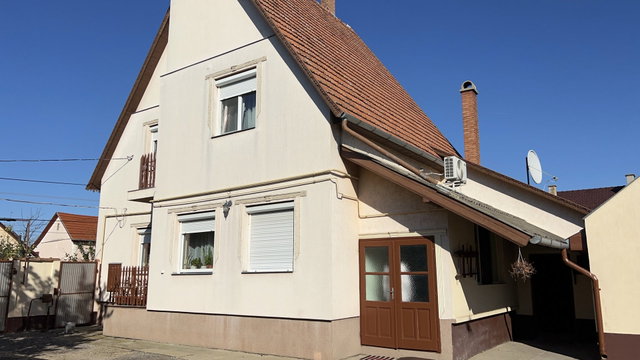 Eladó családi ház, Makón 68.99 M Ft, 5 szobás