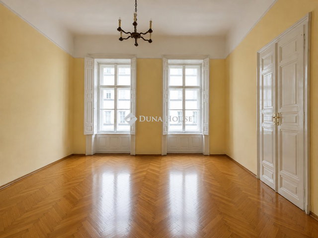 Eladó téglalakás, Budapesten, V. kerületben 220 M Ft, 2 szobás
