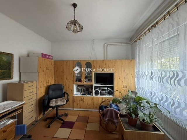 Eladó családi ház, Vecsésen 94 M Ft, 3 szobás