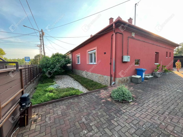 Eladó családi ház, Kaposváron 68 M Ft, 5 szobás
