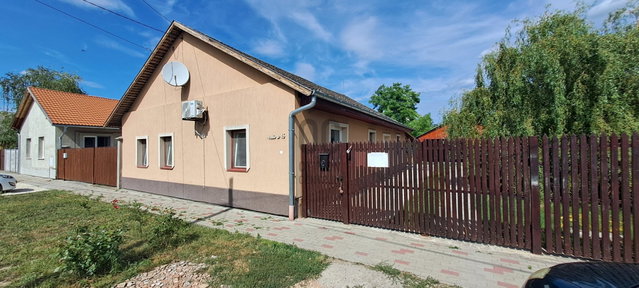 Eladó családi ház, Makón 54.9 M Ft, 5 szobás