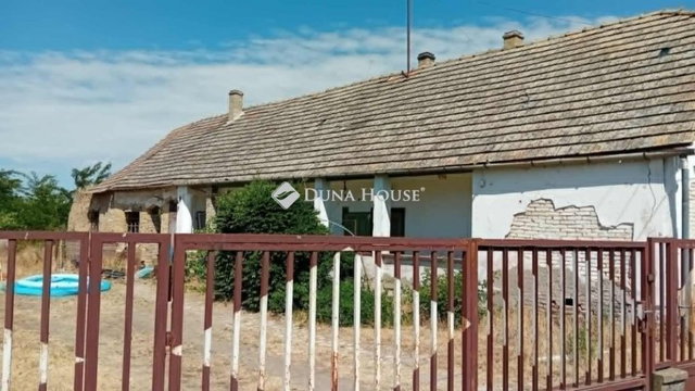 Eladó családi ház, Pincehelyen 8.49 M Ft, 2 szobás