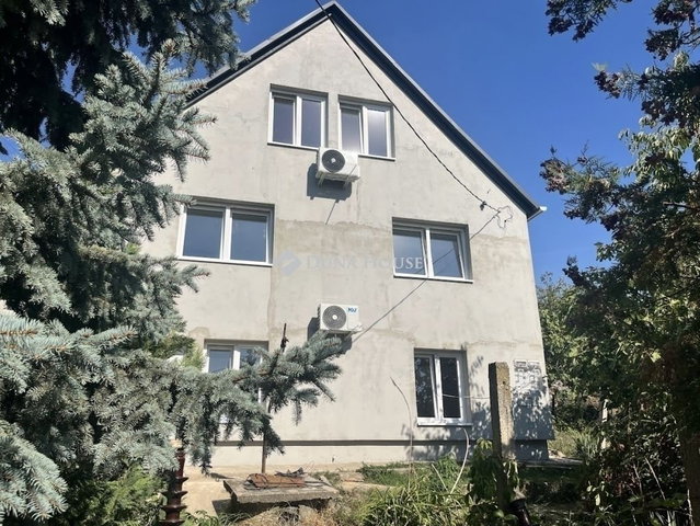 Eladó családi ház, Pécsett 98 M Ft, 4 szobás