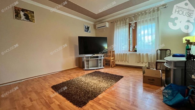 Eladó panellakás, Kecskeméten 57.5 M Ft, 3 szobás