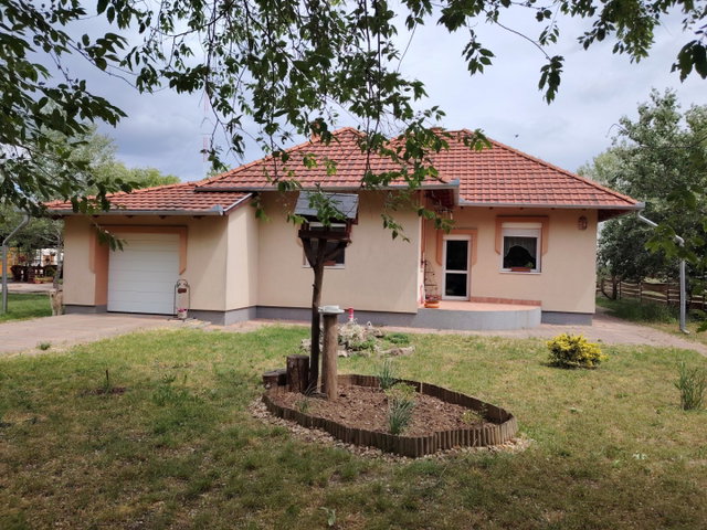 Eladó mezogazdasagi ingatlan, Szolnokon 220 M Ft, 7 szobás
