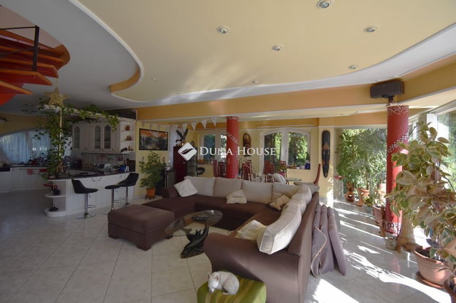 Eladó családi ház, Csömörön 274.9 M Ft, 7 szobás