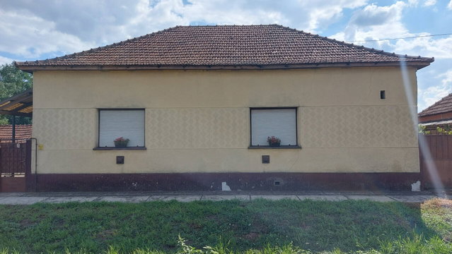 Eladó családi ház, Almáskamaráson 10 M Ft, 4 szobás