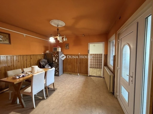 Eladó családi ház, Tápiószecsőn 64.4 M Ft, 8 szobás