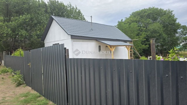 Eladó családi ház, Farmoson 22.9 M Ft, 1 szobás