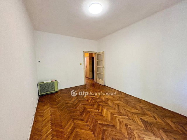 Eladó téglalakás, Győrött 42.9 M Ft, 1 szobás