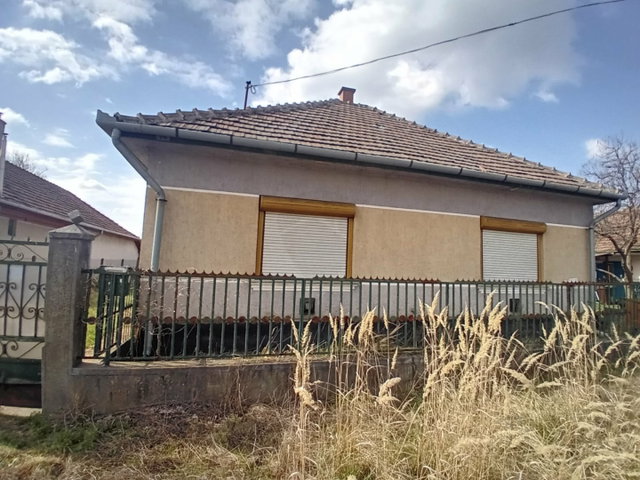 Eladó családi ház, Turán 25.9 M Ft, 2 szobás
