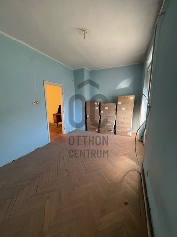 Eladó téglalakás, Komlón 13.5 M Ft, 3 szobás