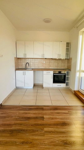 Kiadó téglalakás, albérlet, Komáromban 263 E Ft / hó, 4 szobás
