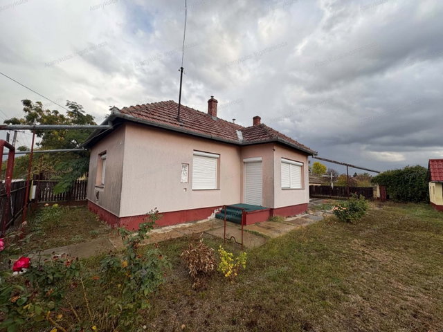 Eladó családi ház, Sarkadon 12.5 M Ft, 2 szobás