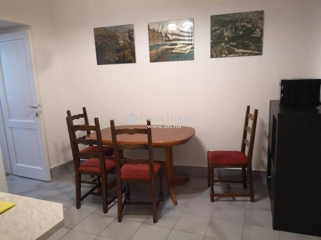 Kiadó téglalakás, albérlet, Pécsett 230 E Ft / hó, 2 szobás