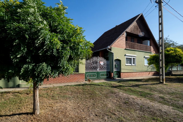 Eladó családi ház, Nagytótfalun 49.99 M Ft, 4 szobás