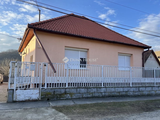 Eladó családi ház, Ozorán, Táncsics Mihály utcában 24.9 M Ft