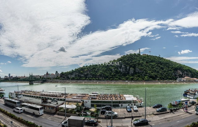 Eladó téglalakás, Budapesten, V. kerületben, Belgrád rakparton