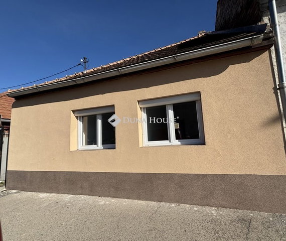 Eladó családi ház, Esztergomban 50.9 M Ft, 3 szobás