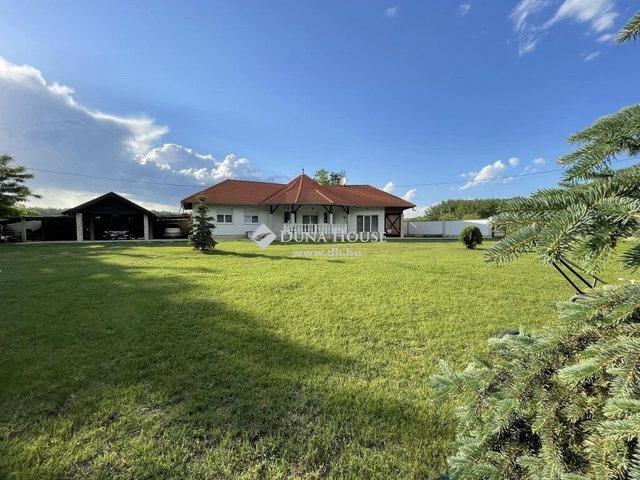 Eladó családi ház, Kecskeméten 111 M Ft, 5 szobás
