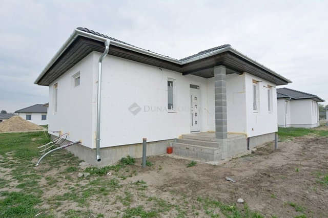 Eladó családi ház, Kecskeméten 86.9 M Ft, 5 szobás