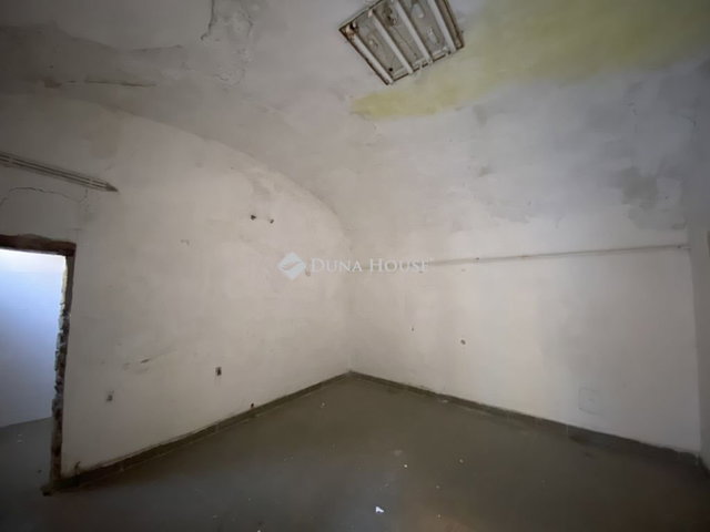 Eladó iroda, Sopronban 16.2 M Ft, 2 szobás / költözzbe.hu